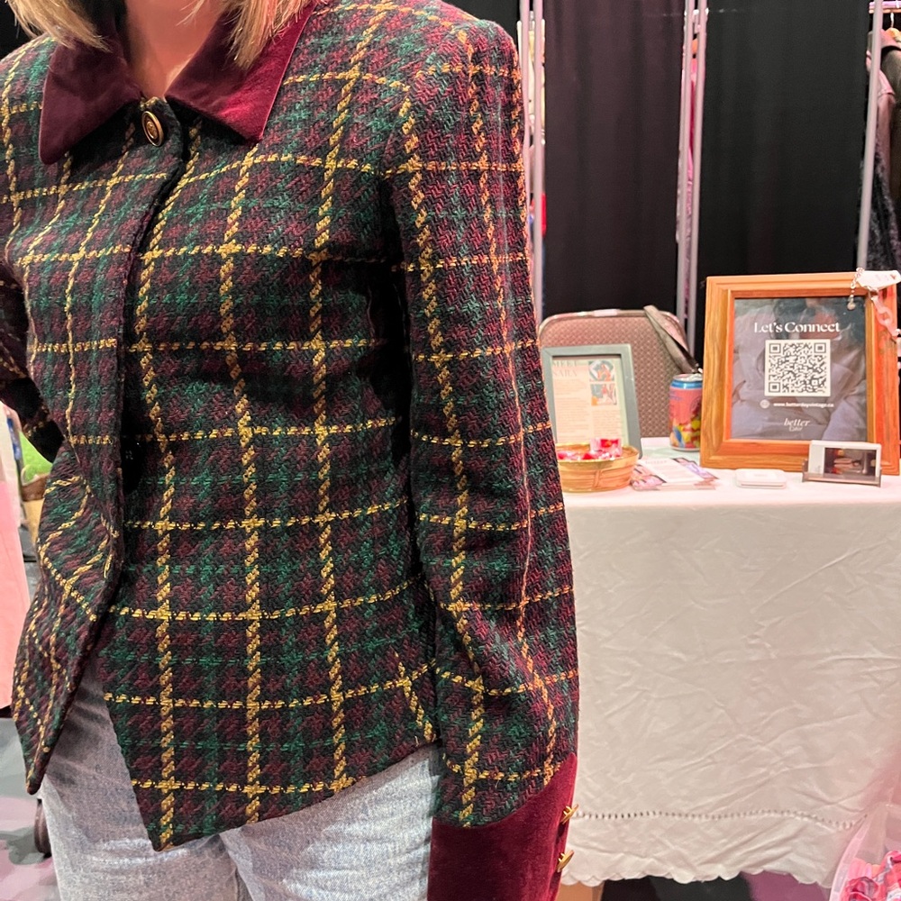 Vintage Kasper ASL tailored Women's Chanel style
Plaid blazer